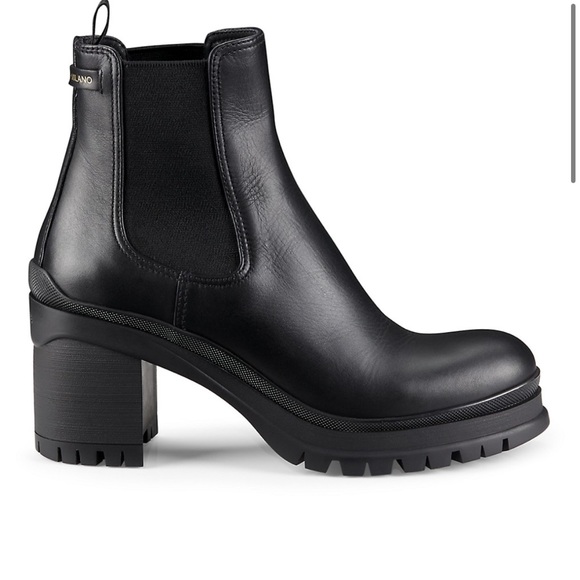 Prada boots - Picture 1 of 8